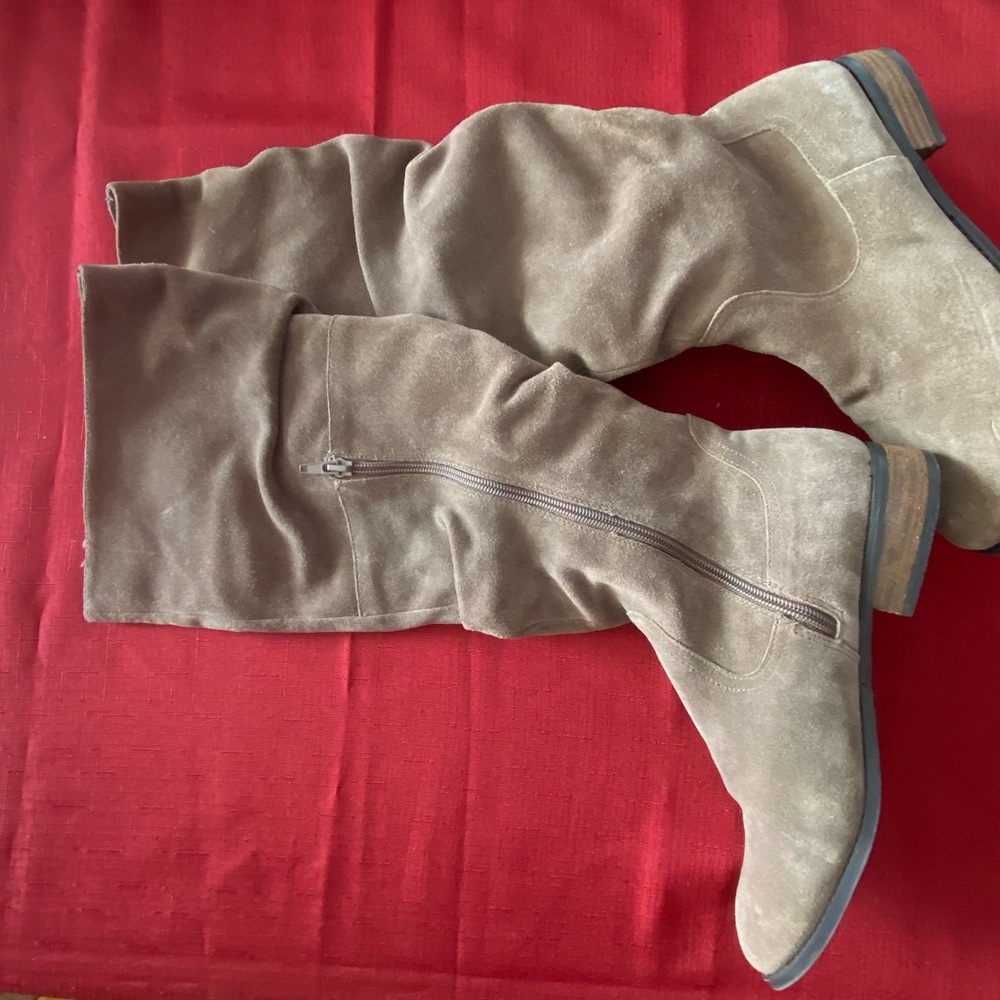 STEVE MADDEN Beautiful Olive Green SuedeSlouch Boots